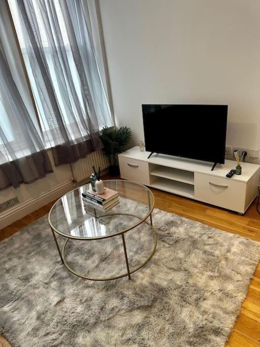 Amazing 2Bed2Bath Edgeware Apartment Лондон Екстериор снимка