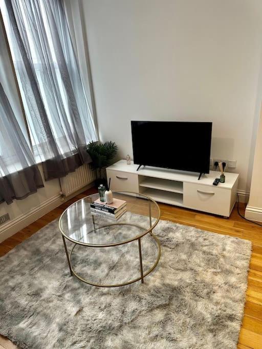 Amazing 2Bed2Bath Edgeware Apartment Лондон Екстериор снимка